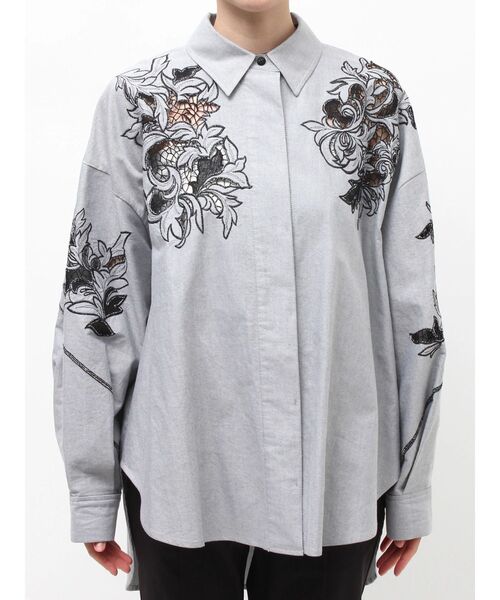 ELENDEEK（エレンディーク）の「エンブロイダリーオーバーシャツ（シャツ/ブラウス・レディース・オフホワイト/グレー・FREE）」の7枚目の写真