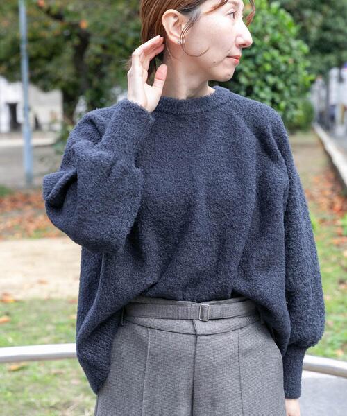 ITEMS URBANRESEARCH（アイテムズ アーバンリサーチ）の「ボリュームスリーブラグランニット（ニット/セーター・レディース・ネイビー/グレー系その他/ミント・FREE）」の20枚目の写真