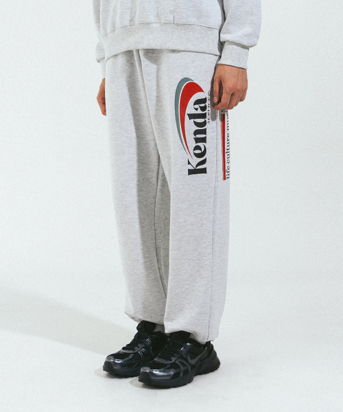 KENDA（ケンダ）の「SLASH LOGO SWEATPANTS (LIGHT MELANGE)（スウェットパンツ・レディース・チャコールグレー・SMALL/MEDIUM/LARGE）」の3枚目の写真