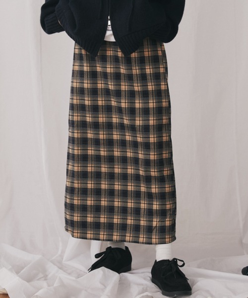 MERLOT（メルロー）の「チェックスリットロングスカート（スカート・レディース・イエロー/ネイビー/ブラック・FREE）」の3枚目の写真