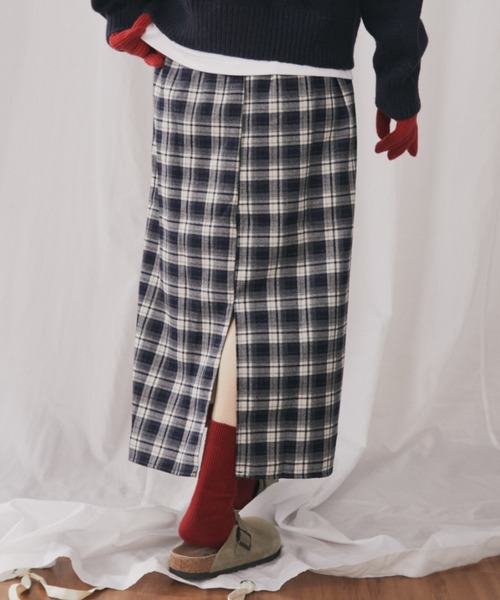 MERLOT（メルロー）の「チェックスリットロングスカート（スカート・レディース・イエロー/ネイビー/ブラック・FREE）」の8枚目の写真