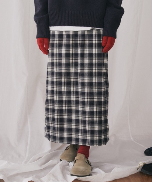 MERLOT（メルロー）の「チェックスリットロングスカート（スカート・レディース・イエロー/ネイビー/ブラック・FREE）」の6枚目の写真
