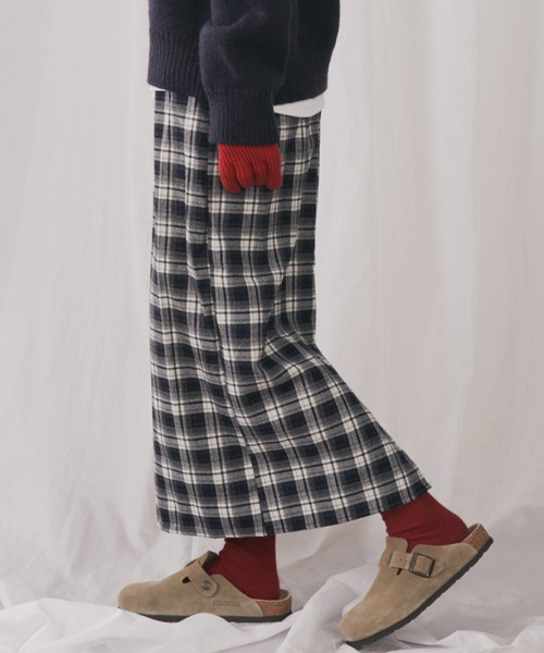 MERLOT（メルロー）の「チェックスリットロングスカート（スカート・レディース・イエロー/ネイビー/ブラック・FREE）」の7枚目の写真