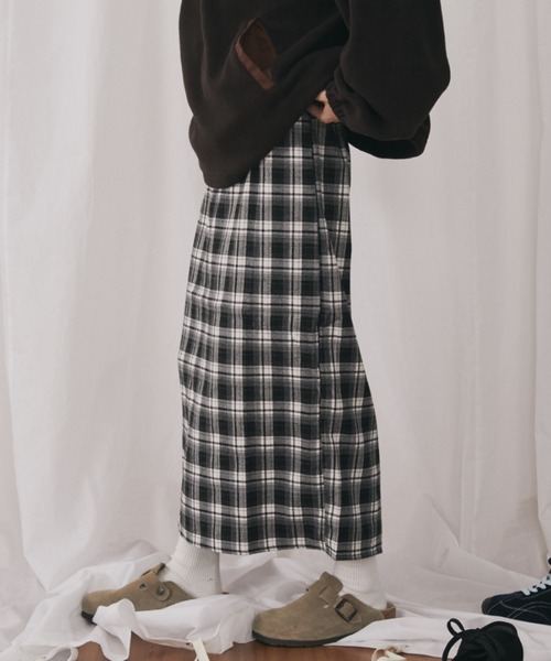 MERLOT（メルロー）の「チェックスリットロングスカート（スカート・レディース・イエロー/ネイビー/ブラック・FREE）」の20枚目の写真