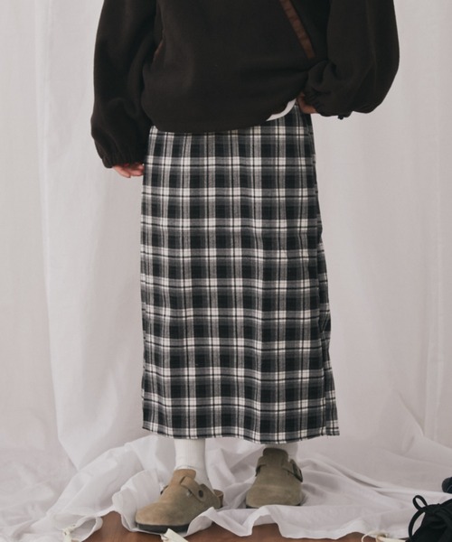 MERLOT（メルロー）の「チェックスリットロングスカート（スカート・レディース・イエロー/ネイビー/ブラック・FREE）」の19枚目の写真