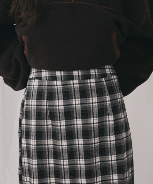 MERLOT（メルロー）の「チェックスリットロングスカート（スカート・レディース・イエロー/ネイビー/ブラック・FREE）」の11枚目の写真