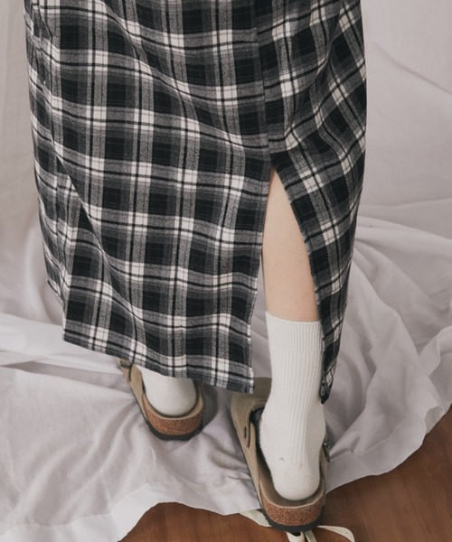 MERLOT（メルロー）の「チェックスリットロングスカート（スカート・レディース・イエロー/ネイビー/ブラック・FREE）」の12枚目の写真