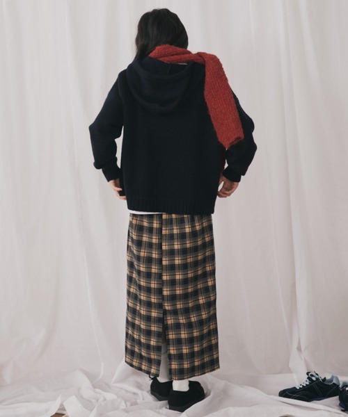 MERLOT（メルロー）の「チェックスリットロングスカート（スカート・レディース・イエロー/ネイビー/ブラック・FREE）」の18枚目の写真