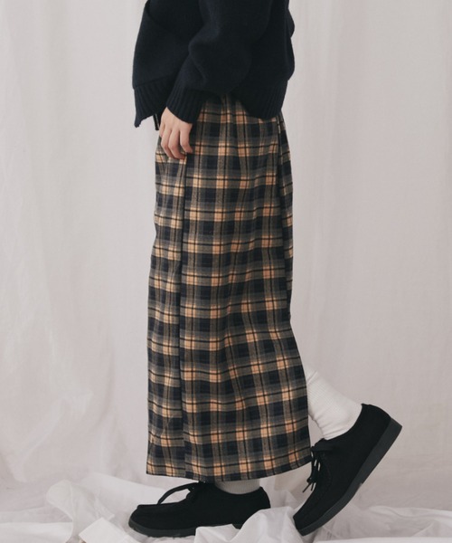 MERLOT（メルロー）の「チェックスリットロングスカート（スカート・レディース・イエロー/ネイビー/ブラック・FREE）」の14枚目の写真