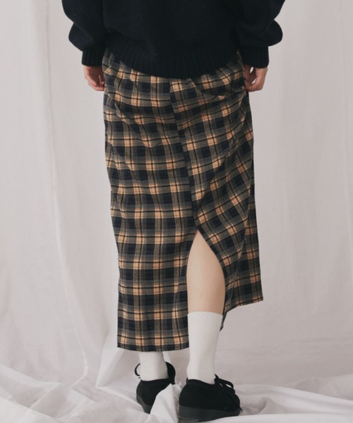 MERLOT（メルロー）の「チェックスリットロングスカート（スカート・レディース・イエロー/ネイビー/ブラック・FREE）」の15枚目の写真