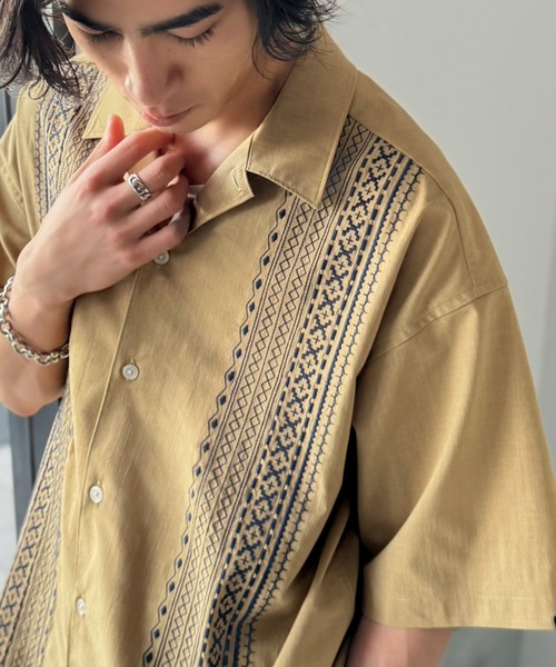 Java（ジャバ）の「《JaVaジャバコラボ》周りと差がつく総刺繍！リラックスシルエット 清涼リネンライク素材 オープンカラー キューバシャツ（半袖）（シャツ/ブラウス・メンズ・チャコールグレー/ベージュ・LARGE/MEDIUM/SMALL）」の17枚目の写真