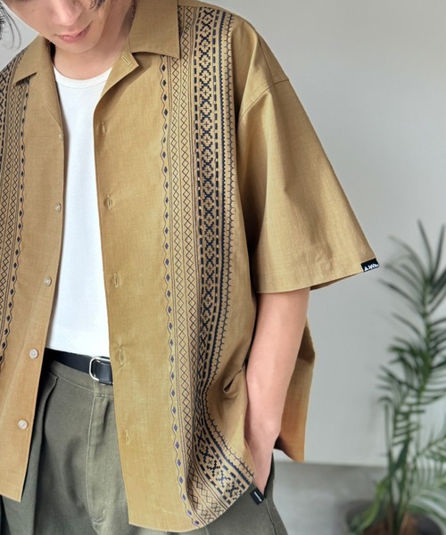Java（ジャバ）の「《JaVaジャバコラボ》周りと差がつく総刺繍！リラックスシルエット 清涼リネンライク素材 オープンカラー キューバシャツ（半袖）（シャツ/ブラウス・メンズ・チャコールグレー/ベージュ・LARGE/MEDIUM/SMALL）」の19枚目の写真