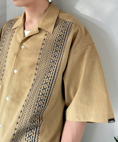 Java（ジャバ）の「《JaVaジャバコラボ》周りと差がつく総刺繍！リラックスシルエット 清涼リネンライク素材 オープンカラー キューバシャツ（半袖）（シャツ/ブラウス・メンズ・チャコールグレー/ベージュ・LARGE/MEDIUM/SMALL）」の15枚目の写真