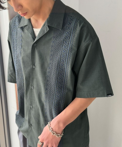 Java（ジャバ）の「《JaVaジャバコラボ》周りと差がつく総刺繍！リラックスシルエット 清涼リネンライク素材 オープンカラー キューバシャツ（半袖）（シャツ/ブラウス・メンズ・チャコールグレー/ベージュ・LARGE/MEDIUM/SMALL）」の9枚目の写真