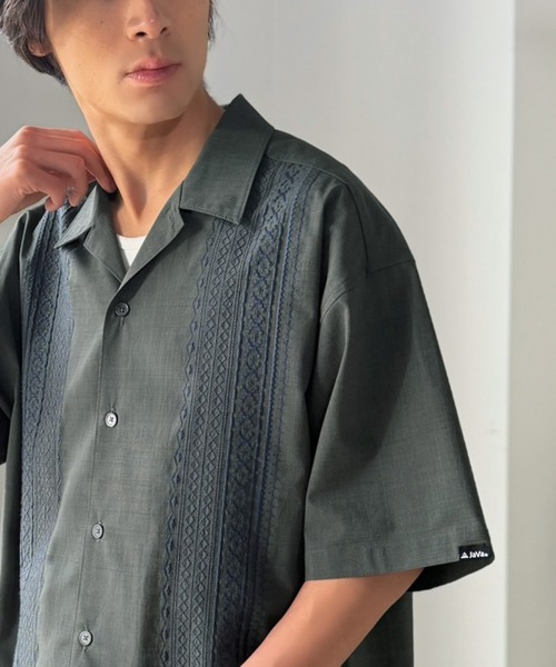 Java（ジャバ）の「《JaVaジャバコラボ》周りと差がつく総刺繍！リラックスシルエット 清涼リネンライク素材 オープンカラー キューバシャツ（半袖）（シャツ/ブラウス・メンズ・チャコールグレー/ベージュ・LARGE/MEDIUM/SMALL）」の11枚目の写真