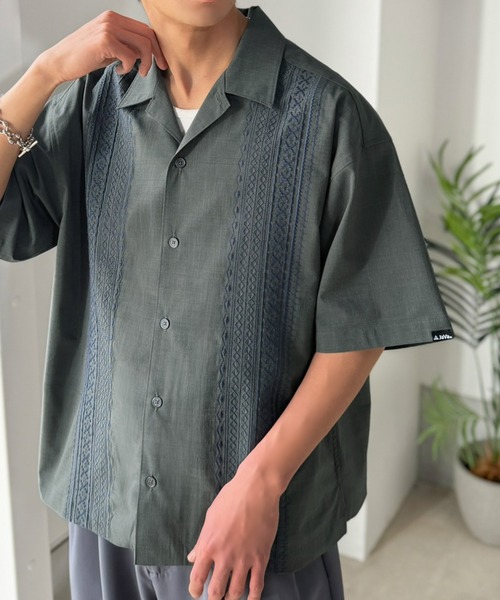 Java（ジャバ）の「《JaVaジャバコラボ》周りと差がつく総刺繍！リラックスシルエット 清涼リネンライク素材 オープンカラー キューバシャツ（半袖）（シャツ/ブラウス・メンズ・チャコールグレー/ベージュ・LARGE/MEDIUM/SMALL）」の10枚目の写真