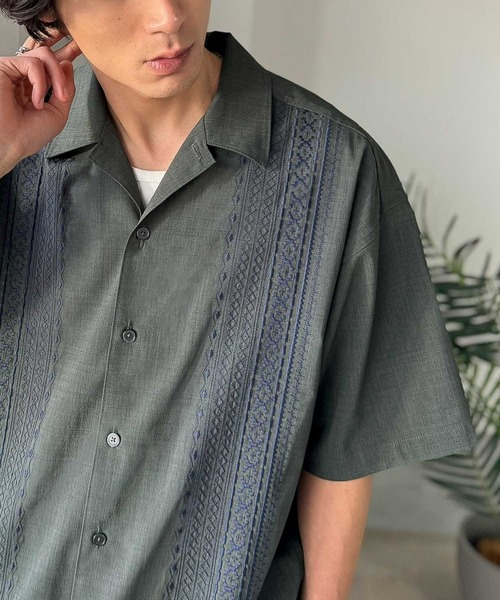 Java（ジャバ）の「《JaVaジャバコラボ》周りと差がつく総刺繍！リラックスシルエット 清涼リネンライク素材 オープンカラー キューバシャツ（半袖）（シャツ/ブラウス・メンズ・チャコールグレー/ベージュ・LARGE/MEDIUM/SMALL）」の5枚目の写真