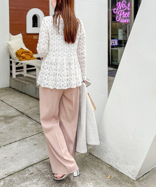 NOLLEY’S Sophi（ノーリーズソフィ）の「《セットアップ対応》ウォッシャブルストレッチレースペプラムプルオーバー（シャツ/ブラウス・レディース・ブラック/ホワイト・38）」の4枚目の写真