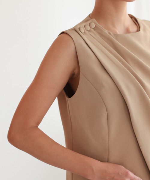 TOKYO OFFICA（トーキョーオフィカ）の「卒業式・入学式・学校行事・結婚式 対応  ママ アシンメトリードレープ レイヤード風ノースリーブトップス ワイドパンツ セットアップ セレモニー オフィスカジュアル スーツ（スーツセット・レディース・ベージュ/チャコール/ブラック・M/L）」の14枚目の写真