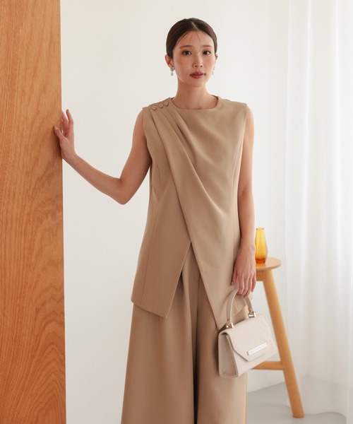 TOKYO OFFICA（トーキョーオフィカ）の「卒業式・入学式・学校行事・結婚式 対応  ママ アシンメトリードレープ レイヤード風ノースリーブトップス ワイドパンツ セットアップ セレモニー オフィスカジュアル スーツ（スーツセット・レディース・ベージュ/チャコール/ブラック・M/L）」の10枚目の写真