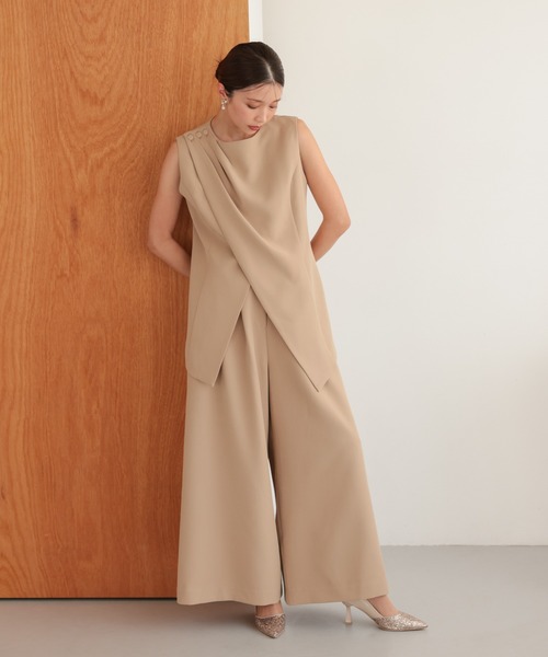 TOKYO OFFICA（トーキョーオフィカ）の「卒業式・入学式・学校行事・結婚式 対応  ママ アシンメトリードレープ レイヤード風ノースリーブトップス ワイドパンツ セットアップ セレモニー オフィスカジュアル スーツ（スーツセット・レディース・ベージュ/チャコール/ブラック・M/L）」の5枚目の写真