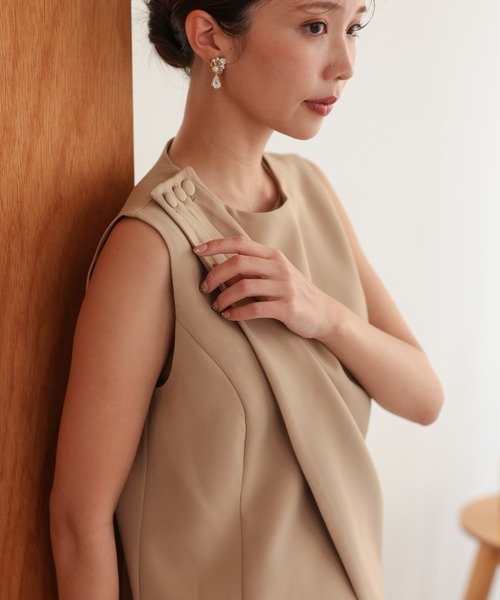 TOKYO OFFICA（トーキョーオフィカ）の「卒業式・入学式・学校行事・結婚式 対応  ママ アシンメトリードレープ レイヤード風ノースリーブトップス ワイドパンツ セットアップ セレモニー オフィスカジュアル スーツ（スーツセット・レディース・ベージュ/チャコール/ブラック・M/L）」の7枚目の写真