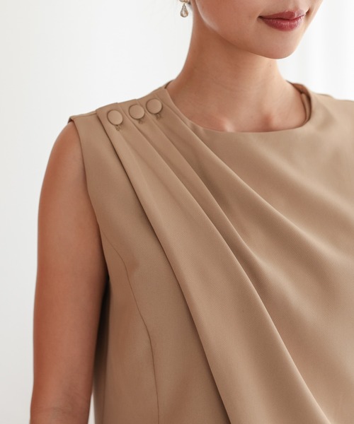 TOKYO OFFICA（トーキョーオフィカ）の「卒業式・入学式・学校行事・結婚式 対応  ママ アシンメトリードレープ レイヤード風ノースリーブトップス ワイドパンツ セットアップ セレモニー オフィスカジュアル スーツ（スーツセット・レディース・ベージュ/チャコール/ブラック・M/L）」の22枚目の写真
