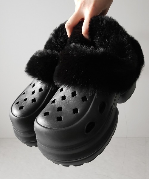 me+em select(ミームセレクト)の「【 2color 】フェイクファー厚底クロッグサンダル / Fake fur platform clog sandals(その他シューズ・レディース・アイボリー/ブラック・SMALL/LARGE/MEDIUM)」の1枚目の写真