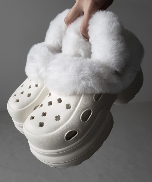 me+em select(ミームセレクト)の「【 2color 】フェイクファー厚底クロッグサンダル / Fake fur platform clog sandals(その他シューズ・レディース・アイボリー/ブラック・SMALL/LARGE/MEDIUM)」の15枚目の写真