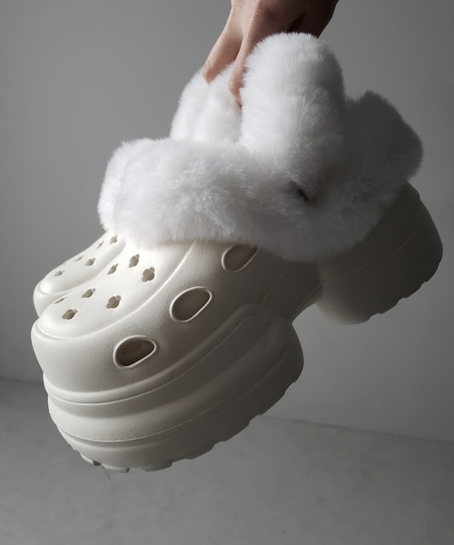 me+em select(ミームセレクト)の「【 2color 】フェイクファー厚底クロッグサンダル / Fake fur platform clog sandals(その他シューズ・レディース・アイボリー/ブラック・SMALL/LARGE/MEDIUM)」の16枚目の写真