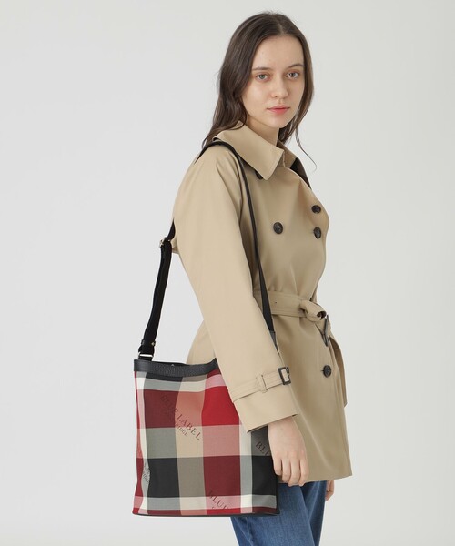 BLUE LABEL CRESTBRIDGE（ブルーレーベルクレストブリッジ）の「クレストブリッジチェックロゴプリント縦長ショルダー（ショルダーバッグ・レディース・レッド/ベージュ系その他・FREE）」の3枚目の写真