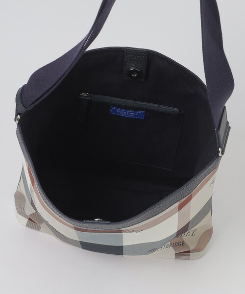 BLUE LABEL CRESTBRIDGE（ブルーレーベルクレストブリッジ）の「クレストブリッジチェックロゴプリント縦長ショルダー（ショルダーバッグ・レディース・レッド/ベージュ系その他・FREE）」の13枚目の写真