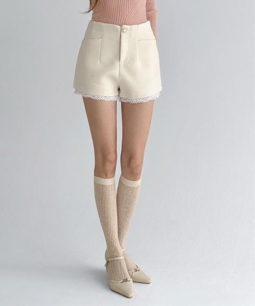 by muni:r(バイ ムニール)の「レースヘムポイントショートパンツ/2026 SS COLLECTION(その他パンツ・レディース・ブラウン/ホワイト/ブラック・MEDIUM/SMALL)」の2枚目の写真
