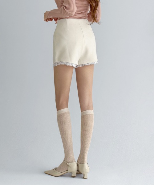 by muni:r(バイ ムニール)の「レースヘムポイントショートパンツ/2026 SS COLLECTION(その他パンツ・レディース・ブラウン/ホワイト/ブラック・MEDIUM/SMALL)」の11枚目の写真