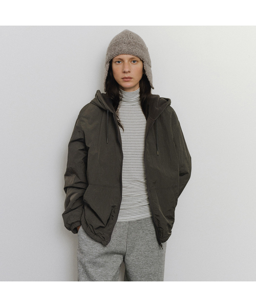 URAGO(ユラーゴ)の「Warmth hooded zip-up(パーカー・レディース・ダークグレー/アイボリー・FREE)」の2枚目の写真