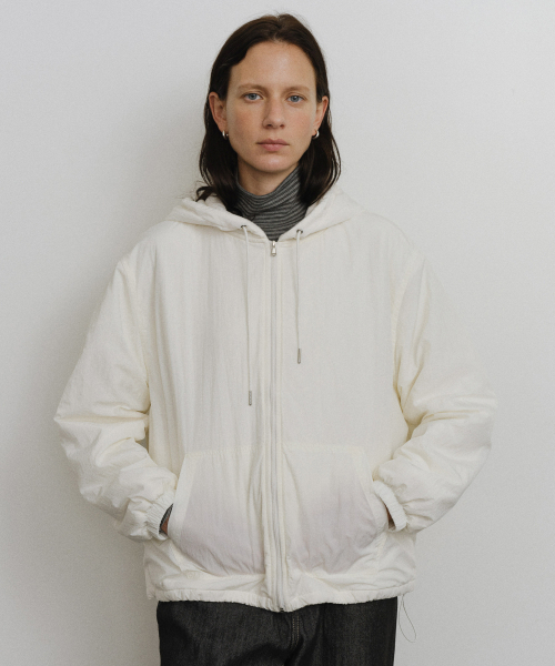 URAGO(ユラーゴ)の「Warmth hooded zip-up(パーカー・レディース・ダークグレー/アイボリー・FREE)」の3枚目の写真