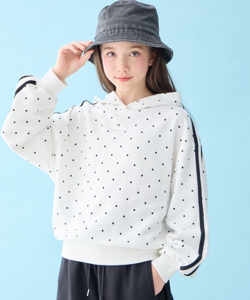 BISKEE(ビスキー)の「ドット総柄パーカー(パーカー・キッズ・オフホワイト/ブラック・140cm/160cm/150cm)」の2枚目の写真