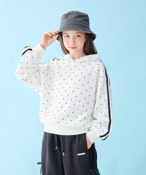 BISKEE(ビスキー)の「ドット総柄パーカー(パーカー・キッズ・オフホワイト/ブラック・140cm/160cm/150cm)」の4枚目の写真