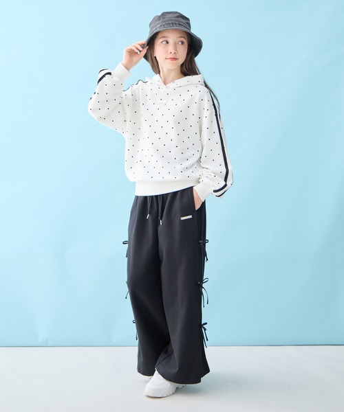 BISKEE(ビスキー)の「ドット総柄パーカー(パーカー・キッズ・オフホワイト/ブラック・140cm/160cm/150cm)」の11枚目の写真
