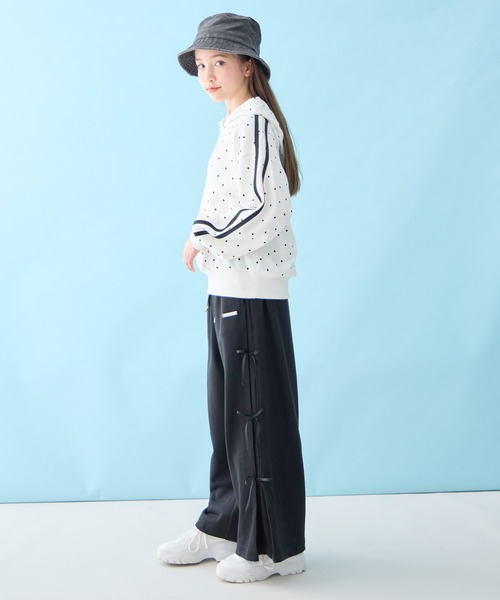 BISKEE(ビスキー)の「ドット総柄パーカー(パーカー・キッズ・オフホワイト/ブラック・140cm/160cm/150cm)」の12枚目の写真