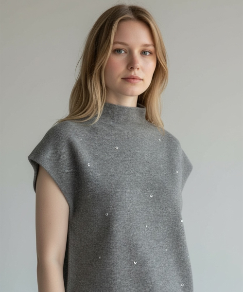 BORN SLIPPY(ボーンスリッピー)の「Soft Crystal Drift Mock Neck Knit (Beige)(ベスト・レディース・その他・FREE)」の1枚目の写真