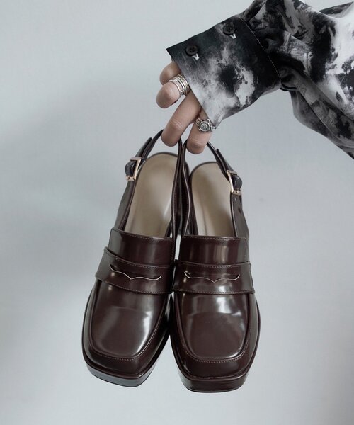 Mavie..7(メヴィセットゥ)の「【Mavie..7】バックストラップローファー(ローファー・レディース・ダークブラウン/ブラック・SMALL/LARGE/MEDIUM)」の2枚目の写真
