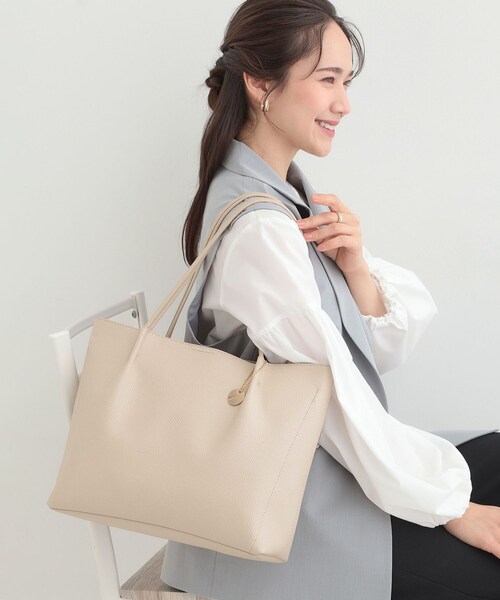 SHOO・LA・RUE(シューラルー)の「【軽量/通勤・通学】3層で使いやすい A4トートバッグ(トートバッグ・レディース・ブラック/アイボリー/ナチュラル・00)」の3枚目の写真