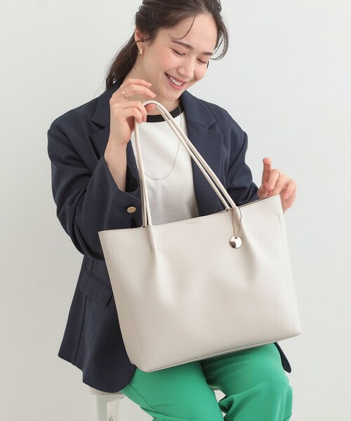 SHOO・LA・RUE(シューラルー)の「【軽量/通勤・通学】3層で使いやすい A4トートバッグ(トートバッグ・レディース・ブラック/アイボリー/ナチュラル・00)」の2枚目の写真