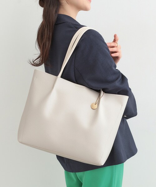 SHOO・LA・RUE(シューラルー)の「【軽量/通勤・通学】3層で使いやすい A4トートバッグ(トートバッグ・レディース・ブラック/アイボリー/ナチュラル・00)」の4枚目の写真
