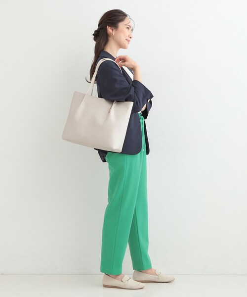 SHOO・LA・RUE(シューラルー)の「【軽量/通勤・通学】3層で使いやすい A4トートバッグ(トートバッグ・レディース・ブラック/アイボリー/ナチュラル・00)」の5枚目の写真