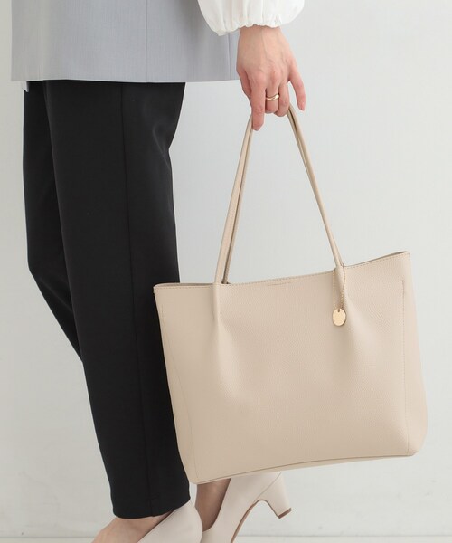 SHOO・LA・RUE(シューラルー)の「【軽量/通勤・通学】3層で使いやすい A4トートバッグ(トートバッグ・レディース・ブラック/アイボリー/ナチュラル・00)」の8枚目の写真