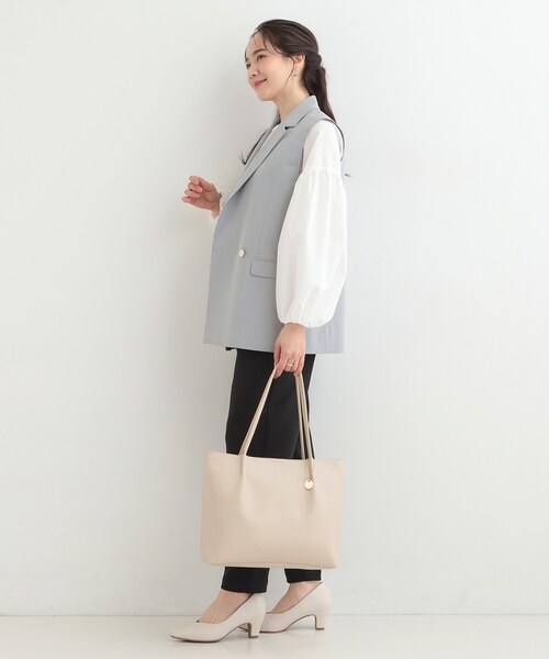 SHOO・LA・RUE(シューラルー)の「【軽量/通勤・通学】3層で使いやすい A4トートバッグ(トートバッグ・レディース・ブラック/アイボリー/ナチュラル・00)」の9枚目の写真