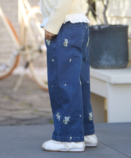 petit main（プティマイン）の「花刺しゅうデニムパンツ（デニムパンツ・キッズ・ブルー/サックスブルー/アイボリー・90cm/120cm/130cm/100cm/110cm）」の4枚目の写真