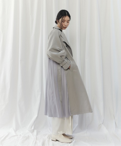 CIEL'AIR(シエルエアー)の「BACK PLEATED COAT(バックプリーツコート)(トレンチコート・レディース・ベージュ/ライトグレー・MEDIUM)」の2枚目の写真